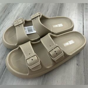 [NWT] Brand New Buckle Sandal, Women L, Natural